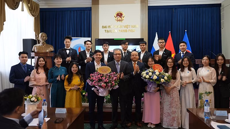 与会代表合影。