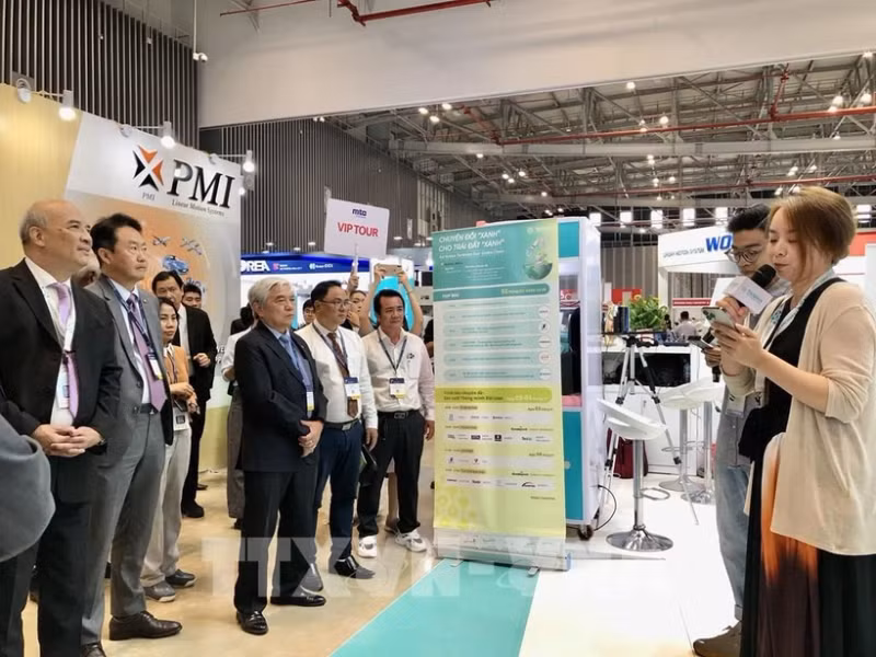 越南第二十届国际精密机械与制造展览会。（图片来源：越通社）