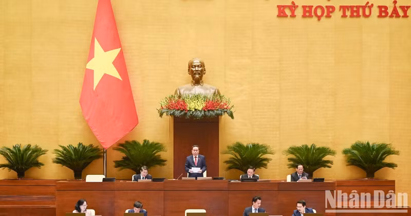 国会主席陈青敏发表讲话。
