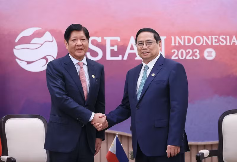 越南政府总理范明正和菲律宾共和国总统费迪南德·罗慕尔德兹·马科斯。（图片来源：越通社）