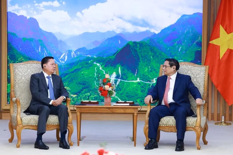 越南政府总理范明正会见柬埔寨副首相涅沙文。