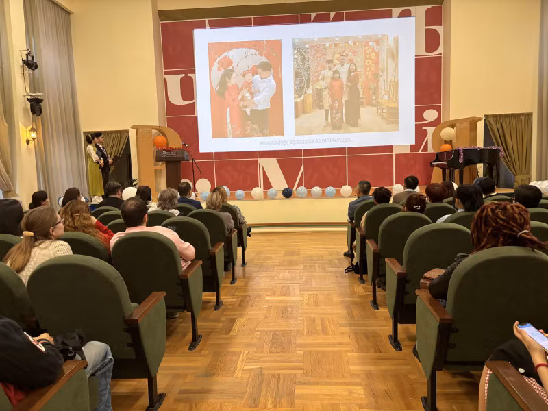 学越南语的俄罗斯学生的特别课堂。（图片来源：越通社）