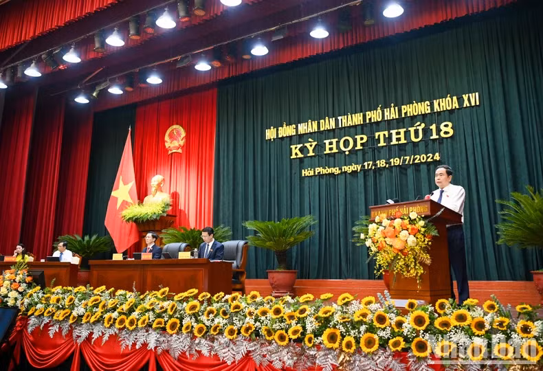 国会主席陈青敏发表指导性讲话。