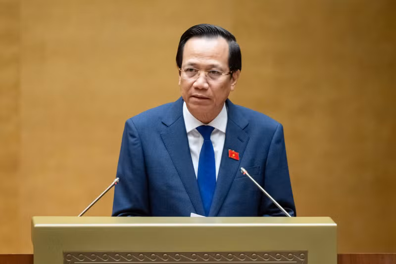 劳动荣军与社会部部长陶玉蓉受政府总理委托陈述2023年国家性别平等目标落实情况报告。