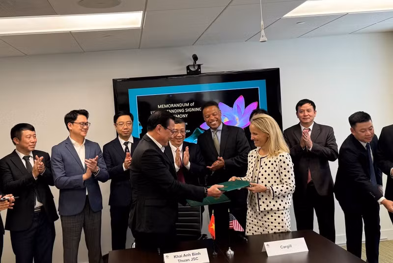 美国嘉吉公司与越南平顺开英公司签署越南进口美国50万吨玉米和玉米渣粉用于动物饲料生产的合作谅解备忘录。