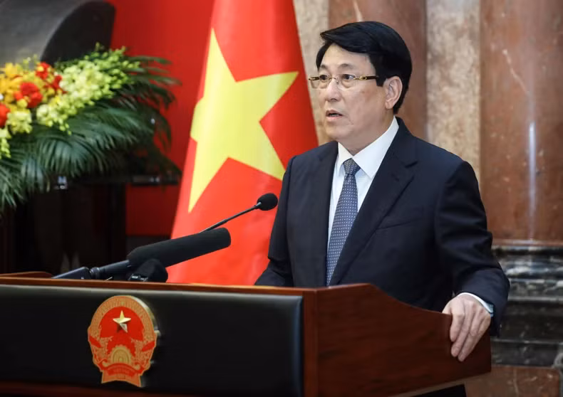 国家主席梁强在会时发表讲话。