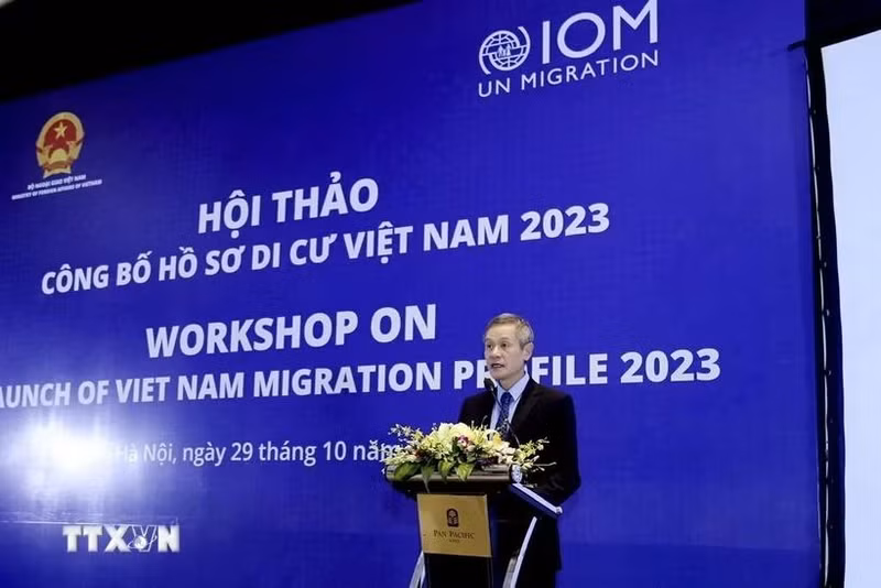 越南外交部部长助理阮明宇在研讨会上发表讲话。（图片来源：越通社）