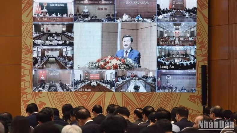 会议以线上和线下形势结合形式举行。