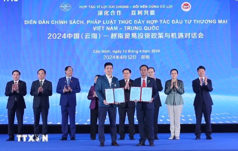 国会主席王廷惠出席双方企业合作备忘录交换仪式。