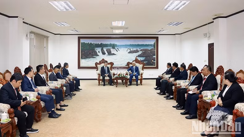 会见场景。 会见场景。