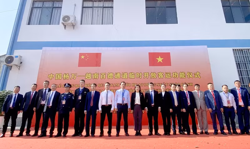 越中边境两条通道临时开放客运功能。