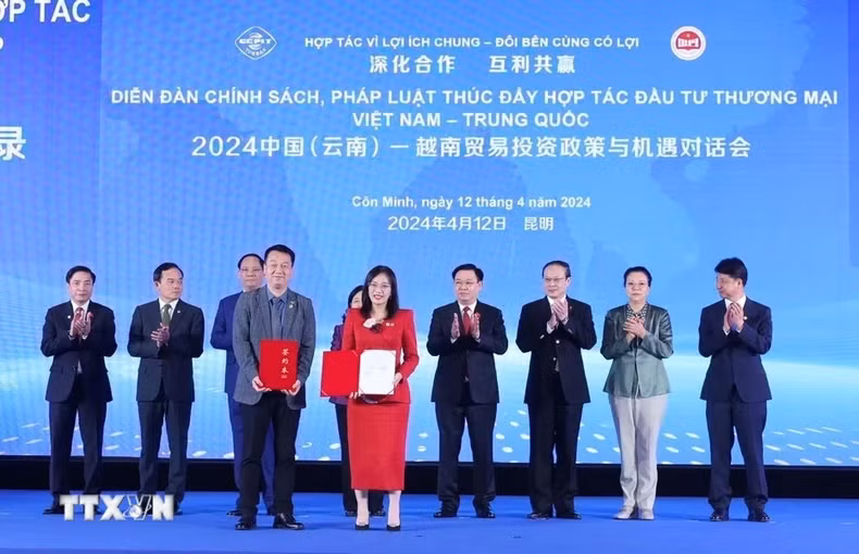 国会主席王廷惠出席双方企业合作备忘录交换仪式。