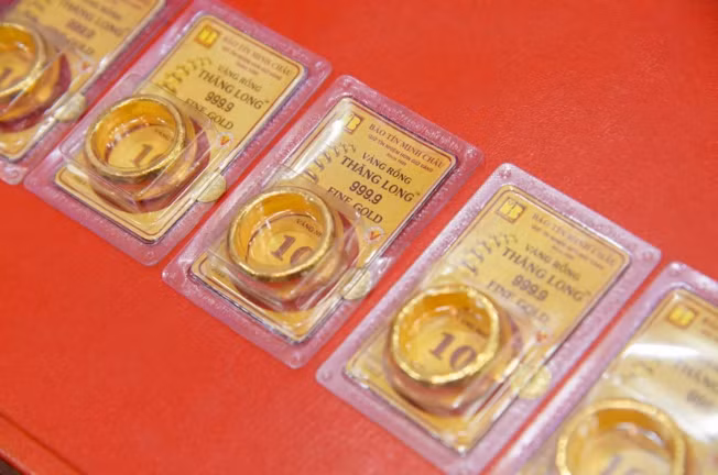 拍卖前黄金价格大幅下跌