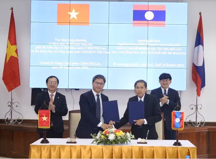 科学技术创新研究院与老挝科学研究与创新研究院合作备忘录签字仪式。