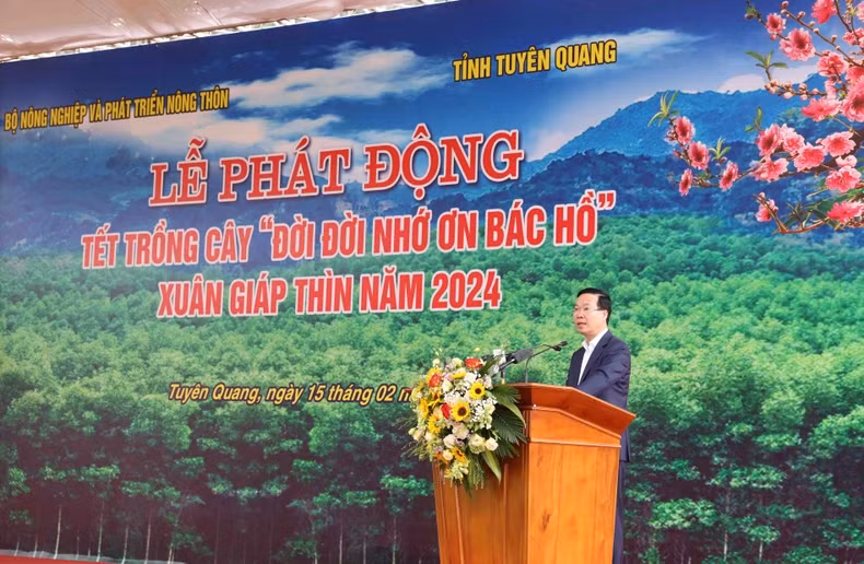 国家主席武文赏在仪式上发表讲话。