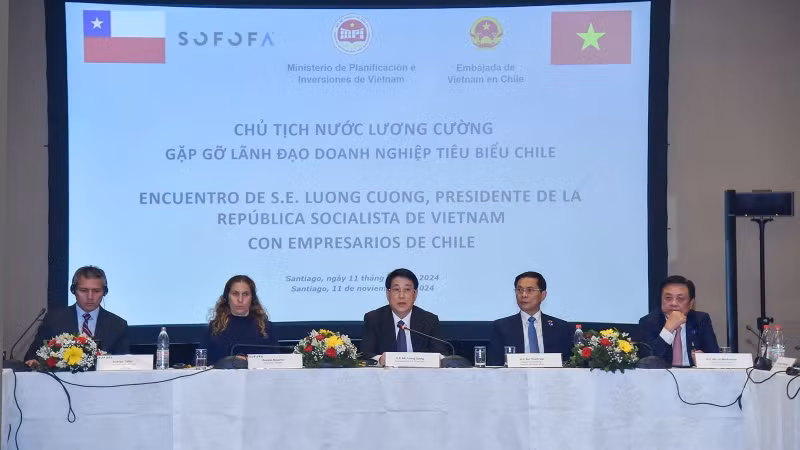 越南国际主席梁强会见智利各家典型企业领导。