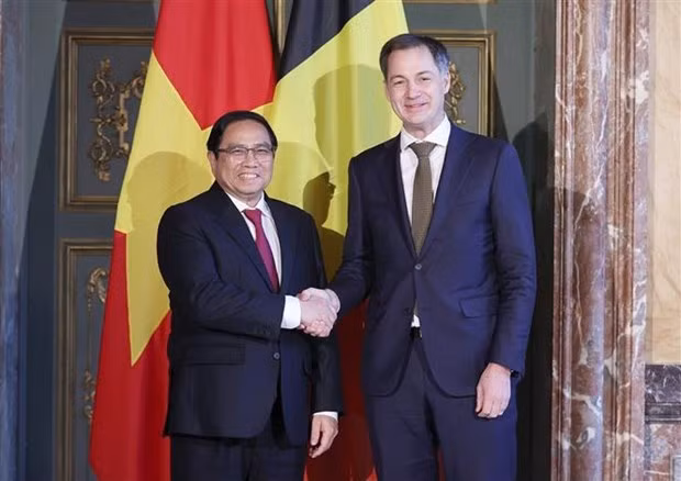 越南政府总理范明正与比利时首相亚历山大·德克罗。