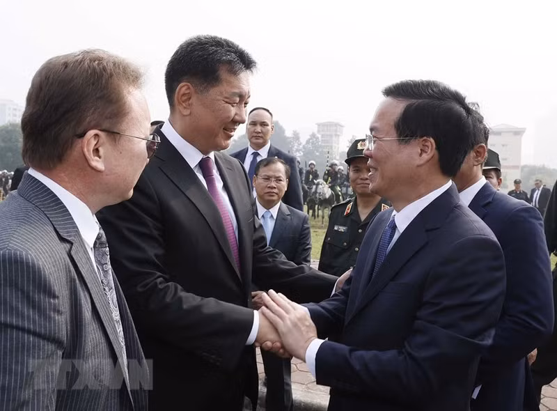 越南国家主席武文赏和蒙古国总统乌赫那·呼日勒苏赫。