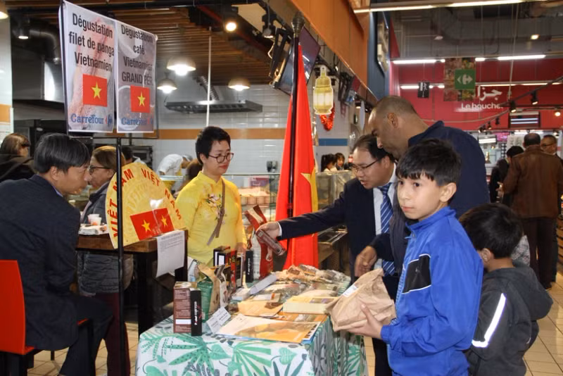 阿尔及利亚消费者对越南产品的味道和质量给予好评。（图片来源：越通社）