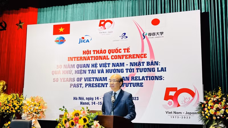 越南社科翰林院院长潘志孝致开幕辞。（图片来源：越南之声）