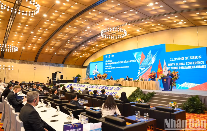 第九届全球青年议员大会闭幕式场景。