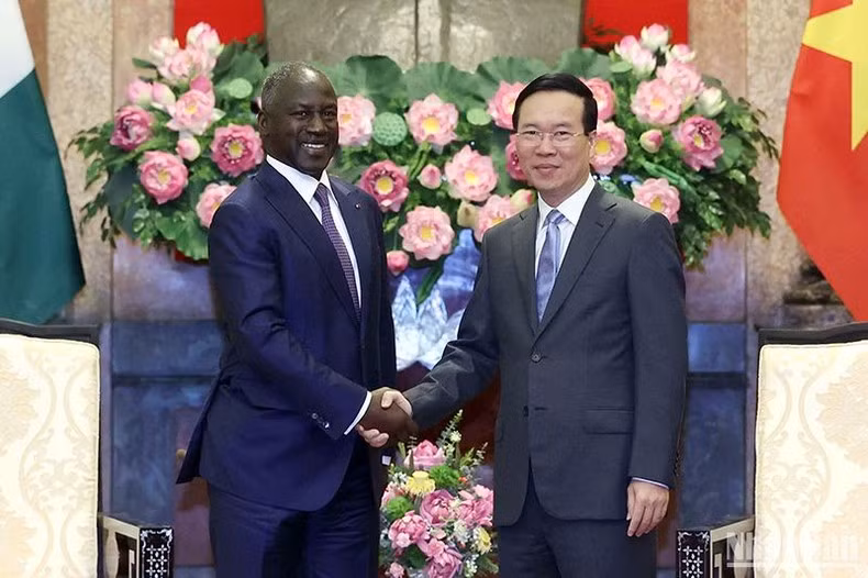 国家主席武文赏与科特迪瓦国民议会议长比克多戈。