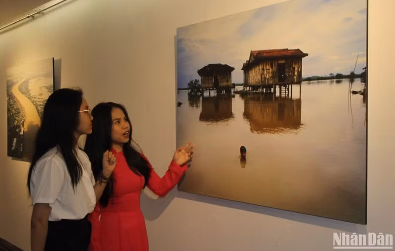 “湄公河-两岸的故事”摄影艺术展在岘港举行