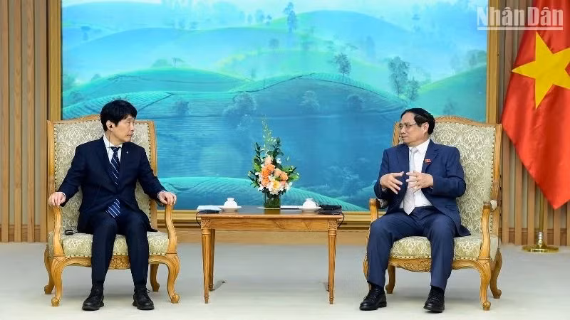 范明正总理会见日本群马县知事山本一太。（陈海 摄）