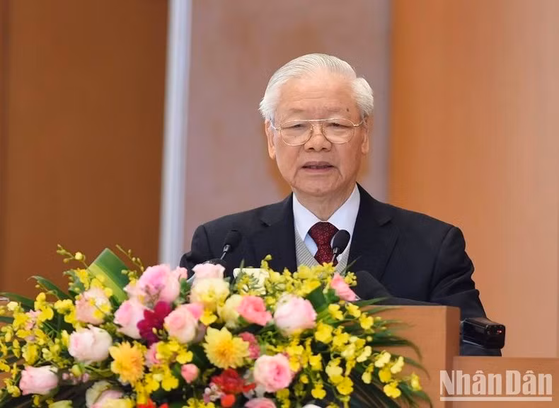 越共中央总书记阮富仲出席中央与地方视频会议并发表重要讲话。