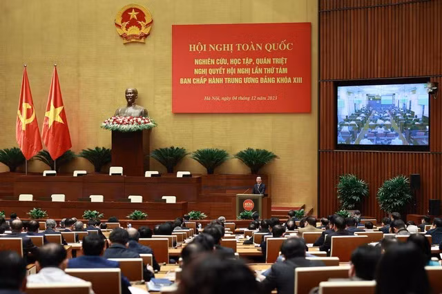越南全国学习贯彻越共十三届八中全会决议会议。