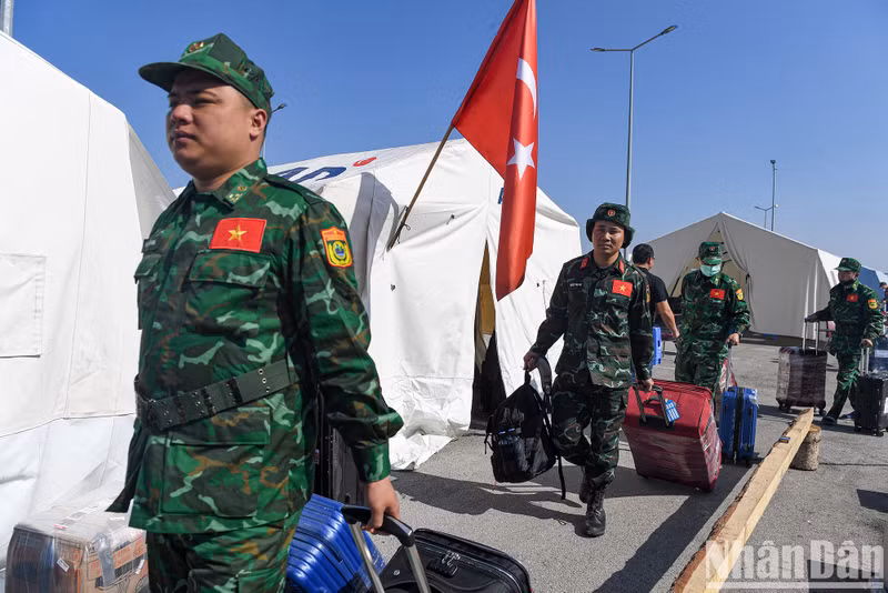 范文巳少将表示，土耳其救援行动的实践经验将为人民军队特别是越南人民军队留下许多宝贵的教训。