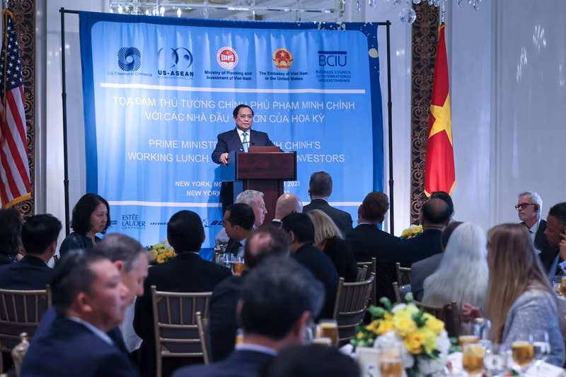 范明正总理与美国领先企业代表进行交流。（图片来源：VGP）