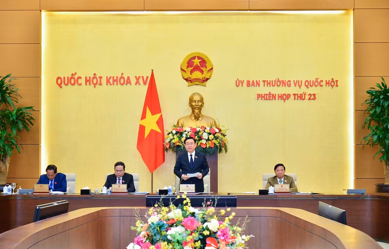 国会主席王廷惠主持会议。