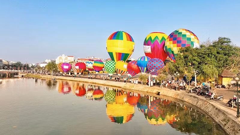 附图：会安市一角。