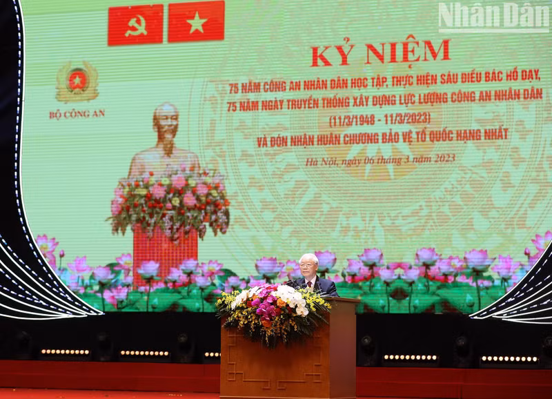阮富仲总书记在纪念典礼上发表讲话。