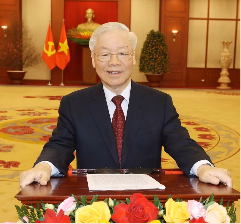 越共中央总书记阮富仲发表二〇二三癸卯年新年贺词。