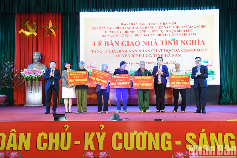 爱心房移交仪式。