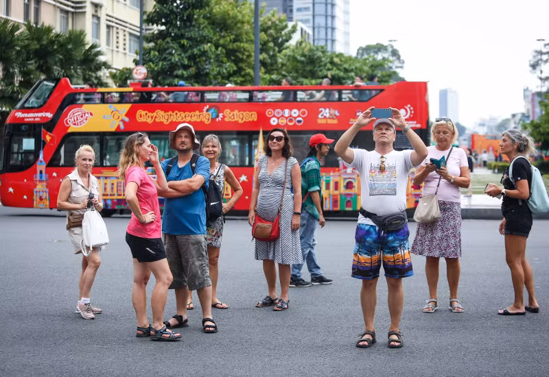 越南旅游业连续4个月接待外国游客量突破100万人次 。
