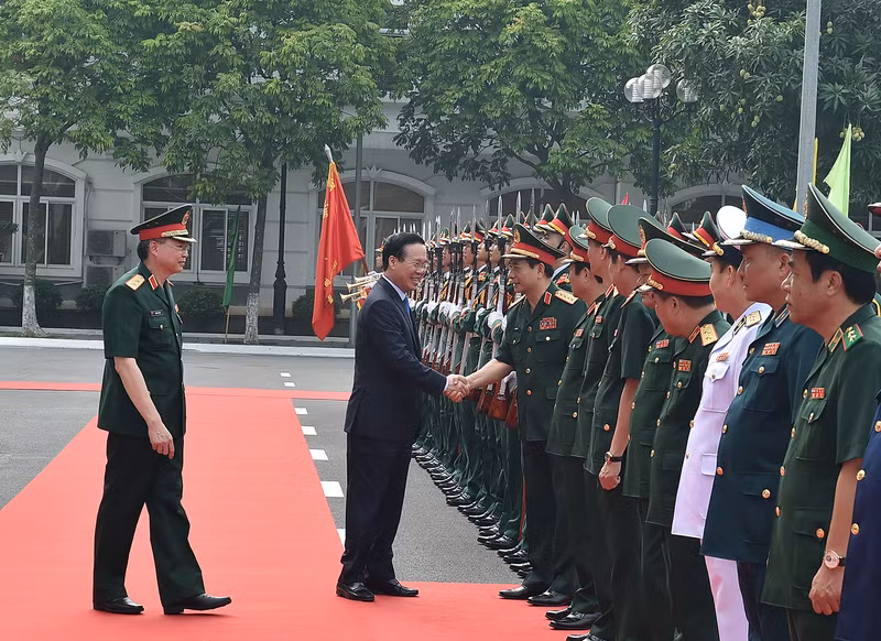 越南国家主席武文赏视察越南人民军总参谋部救援局 
