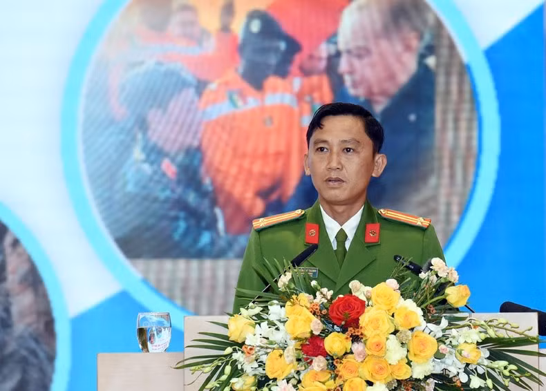 阮志诚中校发言。