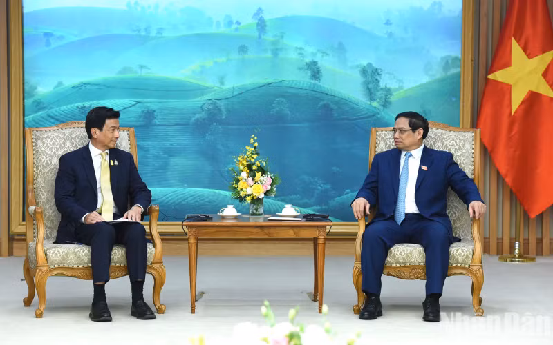 越南政府总理范明正会见泰国副总理兼外交部长帕恩普里·巴希达-努卡拉。