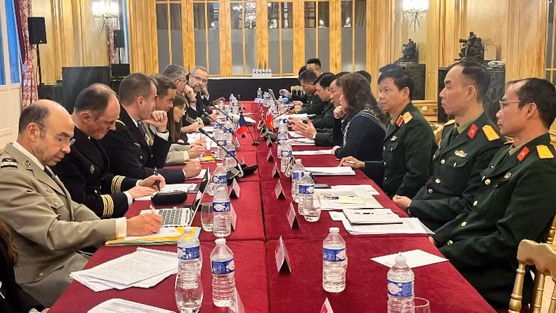 第三次越法防务合作与战略对话在法国举行。