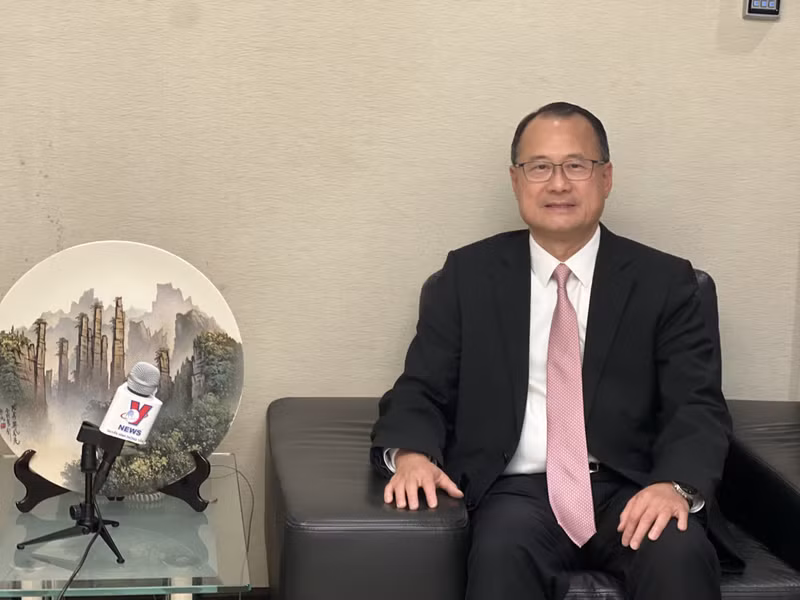 香港中华总商会会长、粤港澳大湾区企业家联盟主席、香港与越南商会主席、新华集团主席蔡冠深博士。