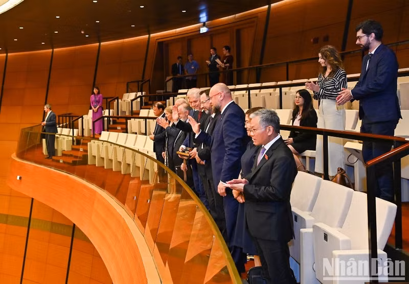 越南国会主席王廷惠会见捷克众议院副议长扬·巴尔托谢克【组图】 ảnh 9 越南国会主席王廷惠会见捷克众议院副议长扬·巴尔托谢克【组图】 ảnh 9