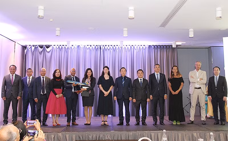 越航庆祝越南至法国直航20周年活动在法国巴黎举行。