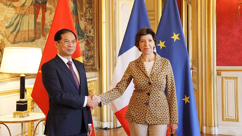 越南外交部部长裴青山与法国欧洲和外交部部长卡特琳·科隆纳。
