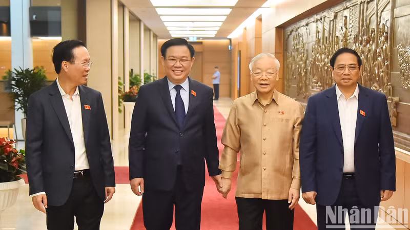 越共中央总书记阮富仲、越南国家主席武文赏、越南政府总理范明正、越南国会主席王廷惠前来出席讨论会。