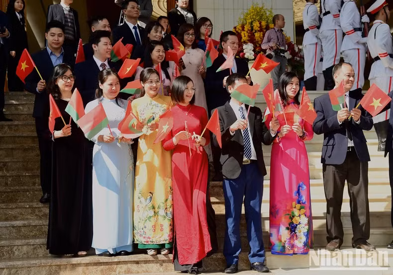 首都人民代表欢送白俄罗斯总理戈洛夫琴科。 首都人民代表欢送白俄罗斯总理戈洛夫琴科。