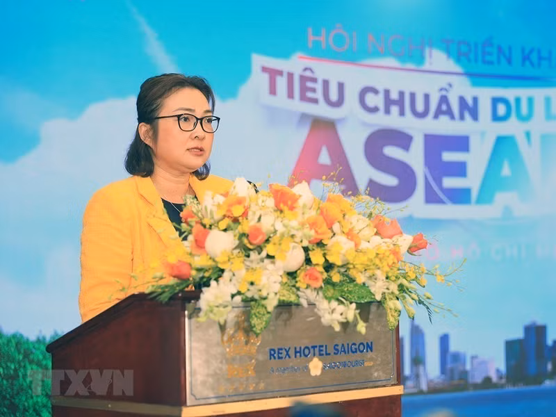 胡志明市旅游局副局长裴氏玉孝发表讲话。（图片来源：越通社）
