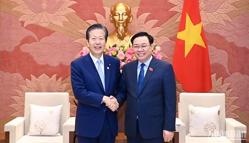 越南国会主席王廷惠会见日本公明党党首山口那津男。